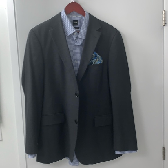 Hugo Boss Size 40R Sports Jacket in very good used condition. 100% Virgin Wool - Picture 4 of 14